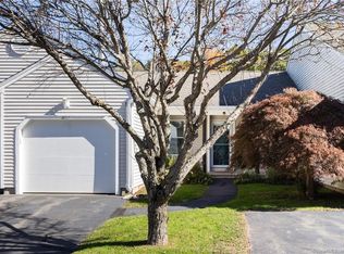 663 Ledgeview Ct, Southington, CT 06489