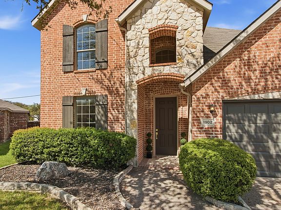 4th image of 1902 Bentwood Ct