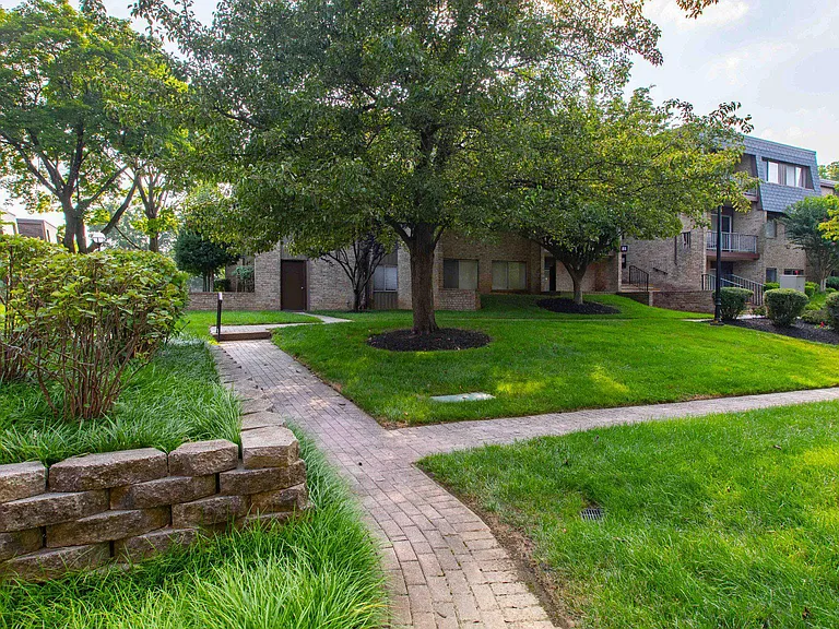 29 Stonehenge Cir #2 — Photo 34