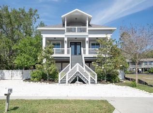 104 Shore Dr, Tarpon Springs, FL 34689