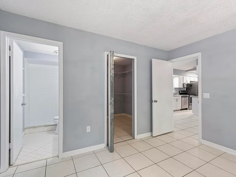 1205 S Flagler Ave — Photo 30