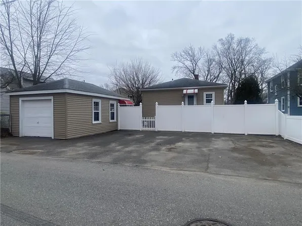 44 Shore Rd, Riverside, RI 02915