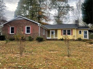 416 Woodlake Dr, Greensboro, NC 27406