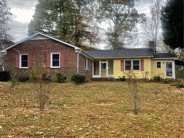 416 Woodlake Dr, Greensboro, NC 27406