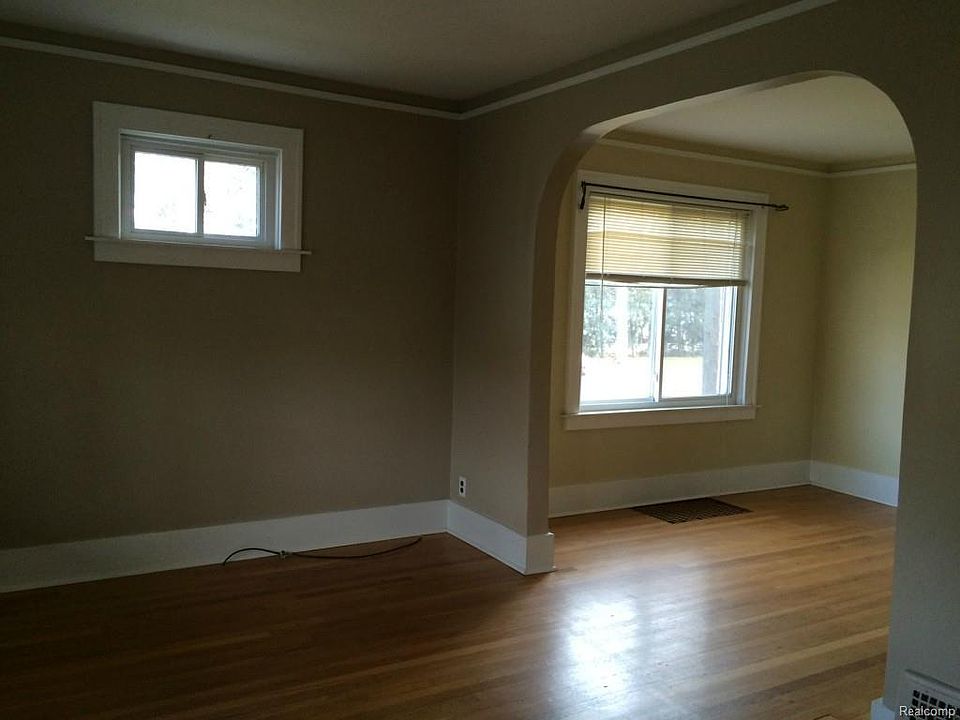 2nd image of 21505 Tenny St