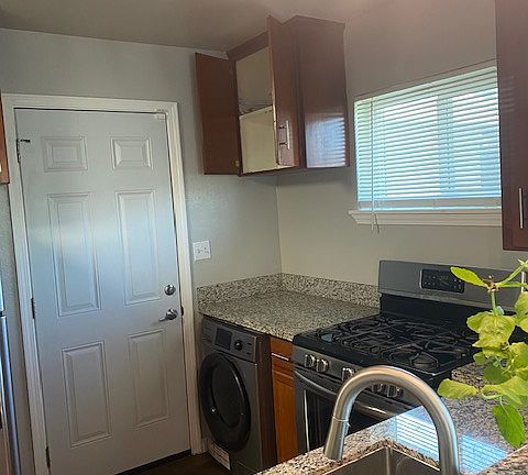 5th image of 3034 N 1st St