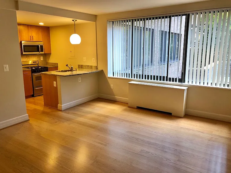 1255 New Hampshire Ave NW — Photo 3