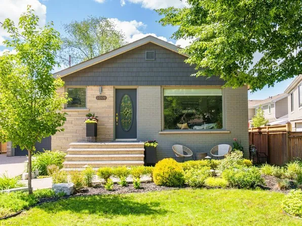 2209 Caroline St, Burlington, ON L7R 1M4