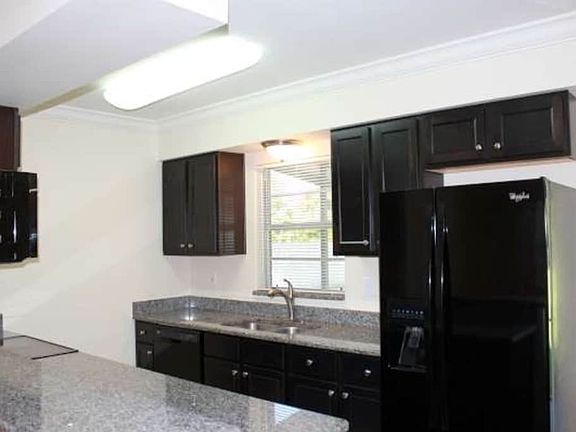 3rd image of 207 Briar Cliff Dr