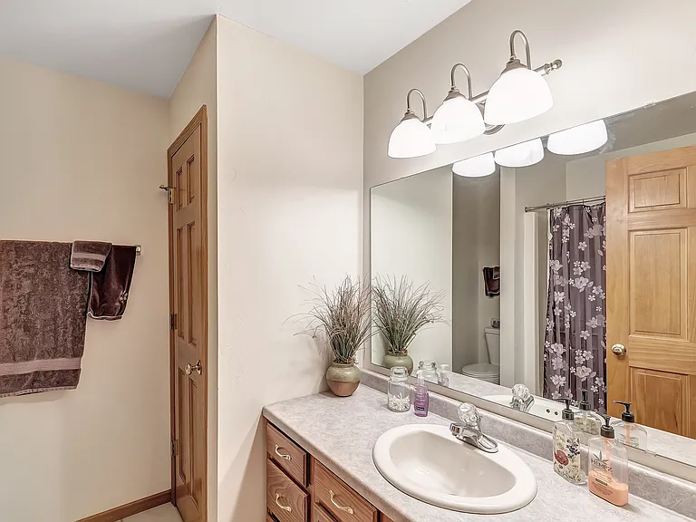 2086 River Point Ct — Photo 4