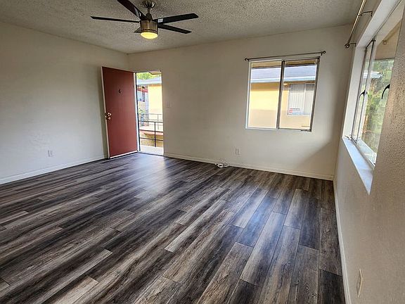 5th image of 3001-3015 Crane St #3003