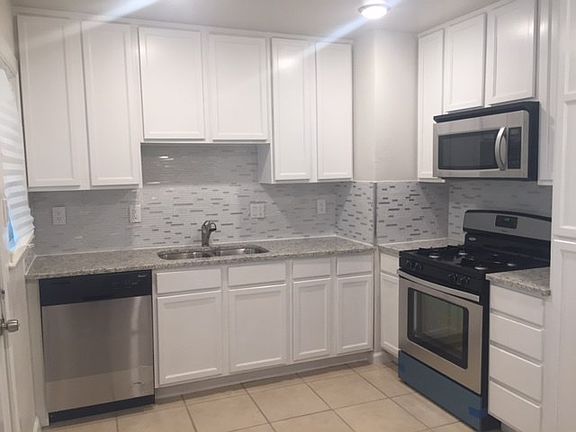 4th image of 2738 S Llewellyn Ave