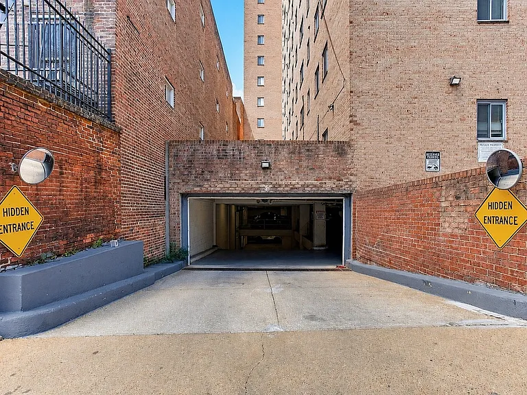 611 Park Avenue — Photo 9