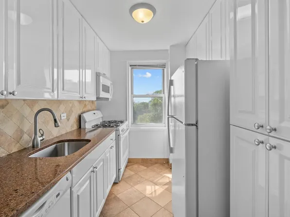 4525 Henry Hudson Parkway West image 13 of 22