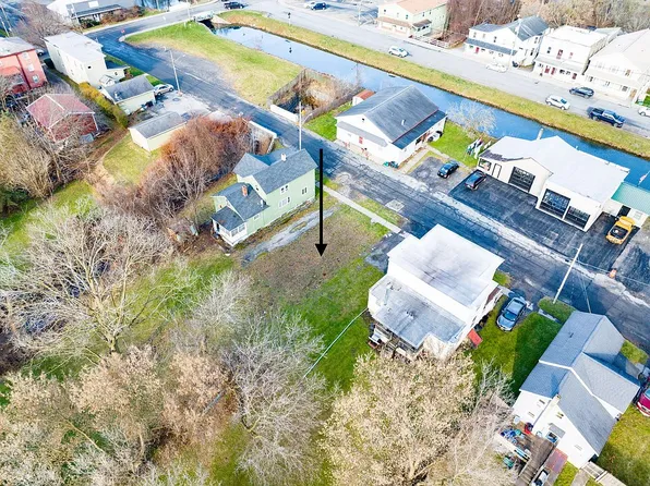229 S Canal St, Canastota, NY 13032