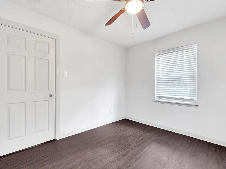 2505 Delano St #2 — Photo 10