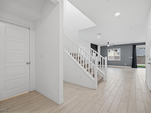 4th image of 294 Mount Williamson St