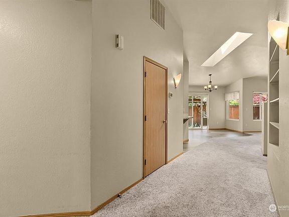 3rd image of 5500 Cricket Ln SE