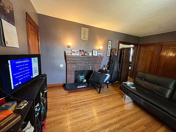 Primary Living room pic #2