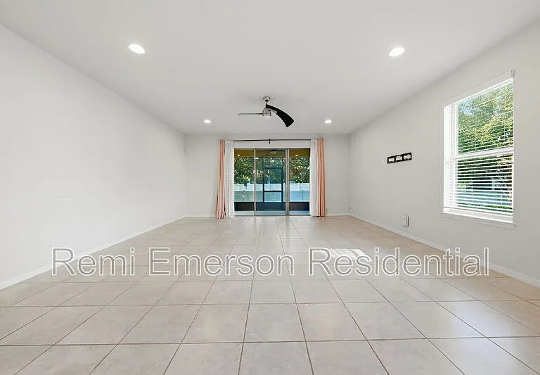 1096 Pavia Dr — Photo 9