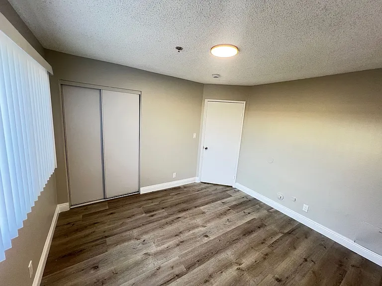 8307 S Figueroa St — Photo 16