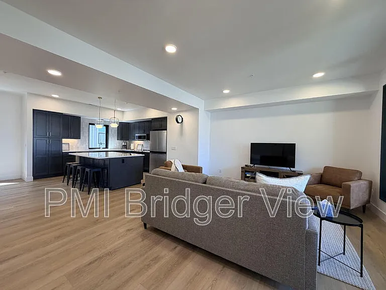 315 W Peach St #1 — Photo 10