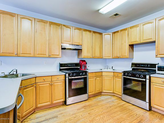 5th image of 30 Tova Dr
