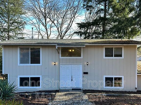 2nd image of 2911 NW Ashwood Dr