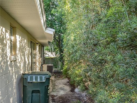 4th image of 198 Magnolia St