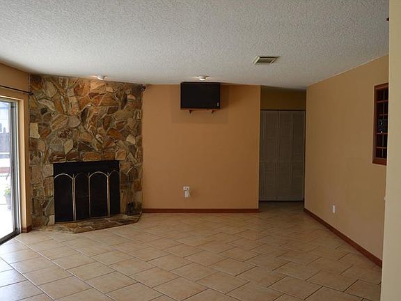 3rd image of 954 California Woods Cir
