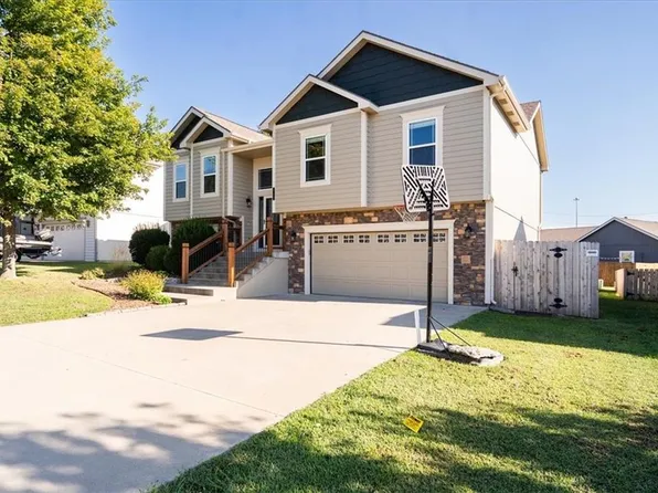 623 E 15th St, Eudora, KS 66025