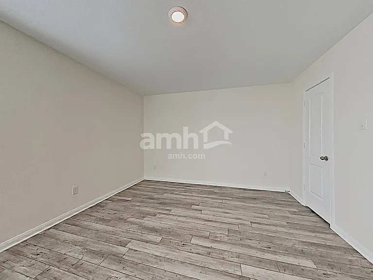 310 Garrett Ct — Photo 16