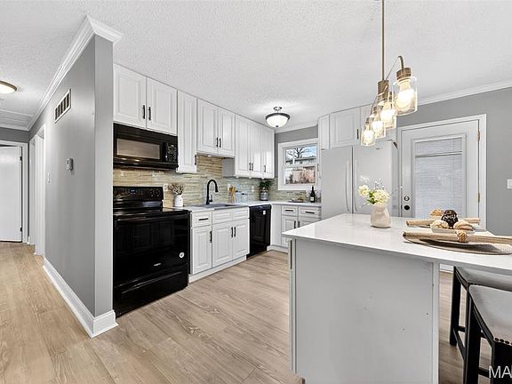 2nd image of 1349 Nutmeg Dr
