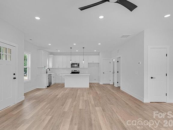 4th image of 502 N Pine St