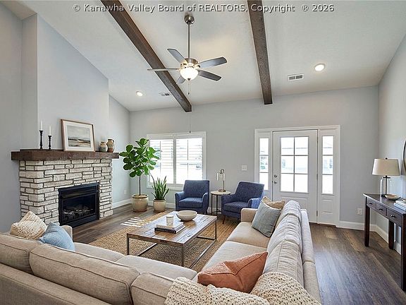 3rd image of 32 Loraine Way