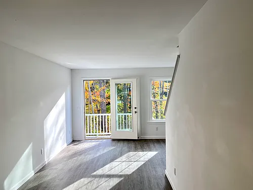8 Village Way Photo 1
