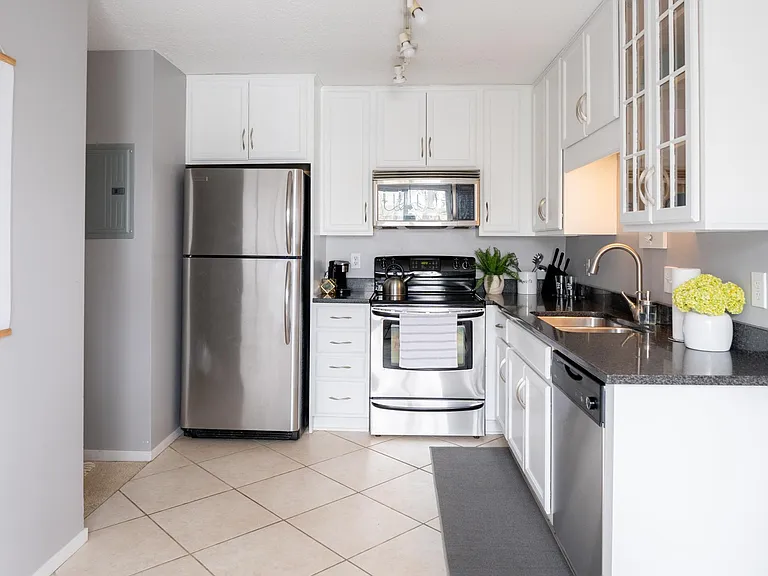 5136 Hiawatha Ave #201 — Photo 12