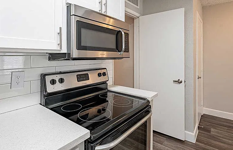Parq on 50th Apartments — Photo 1