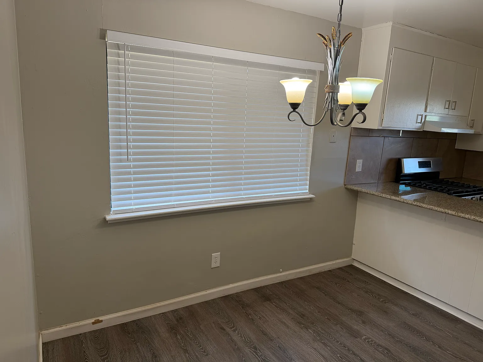 2 bed, 840 sqft, $1,900 — Photo 2