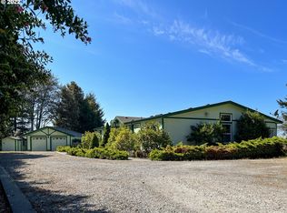 17110 Eastwood Ln, Brookings, OR 97415