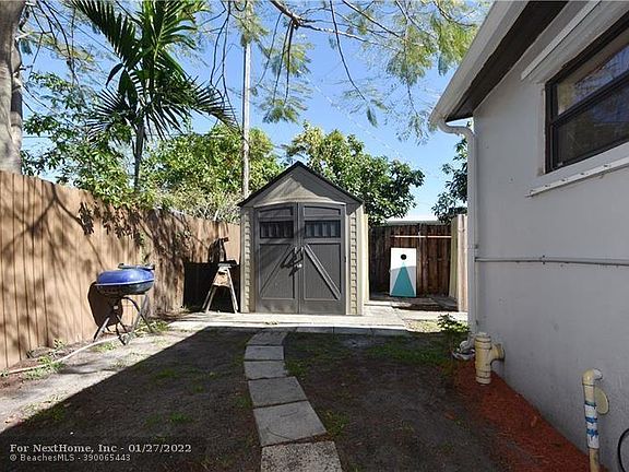 4th image of 711 NE 58th St