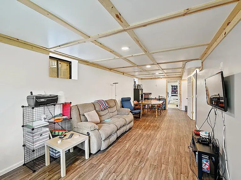 3 bed, 1800 sqft, $2,395 — Photo 3