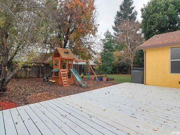 5th image of 1660 Pebblewood Dr