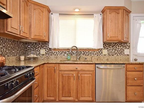 Newer cabinets & sink