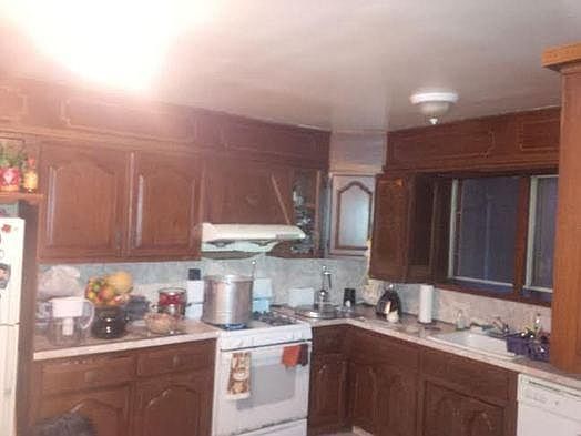 1st image of 19 Avenue