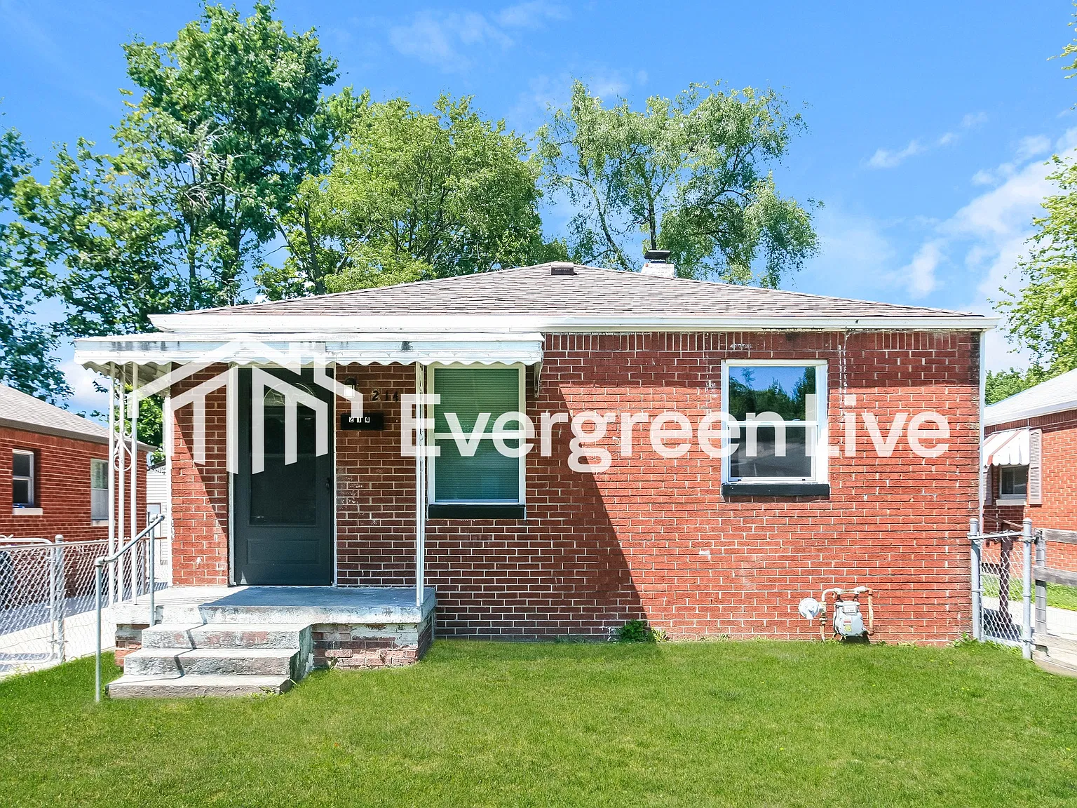 2 bed, 1.0 bath, 850 sqft, $1,045 — Photo 1