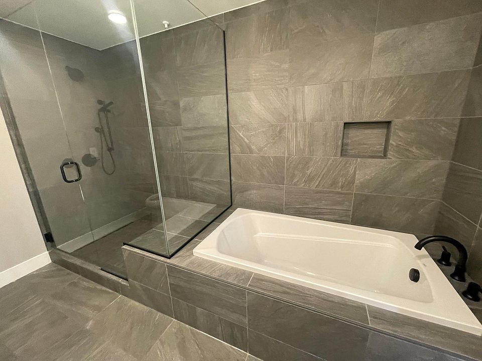 1st image of 1918 19th St #1205