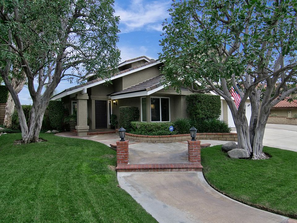 Inviting Curb Side Appeal
