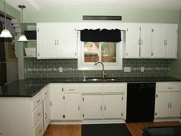 3rd image of 310 Little John Dr