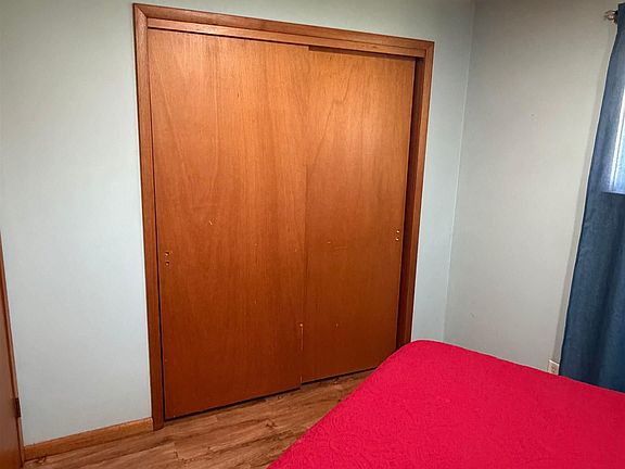 5th image of 910 Lincoln Ave